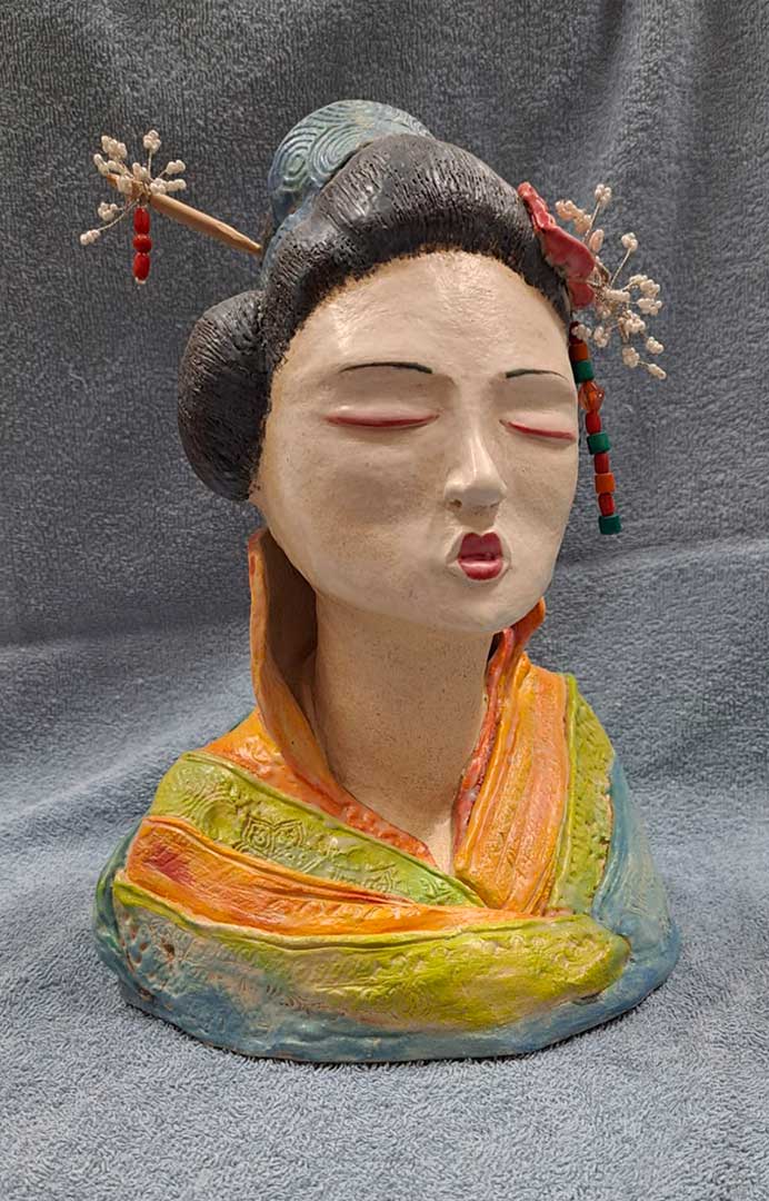 Geisha faïence émaillée - Stéphanie