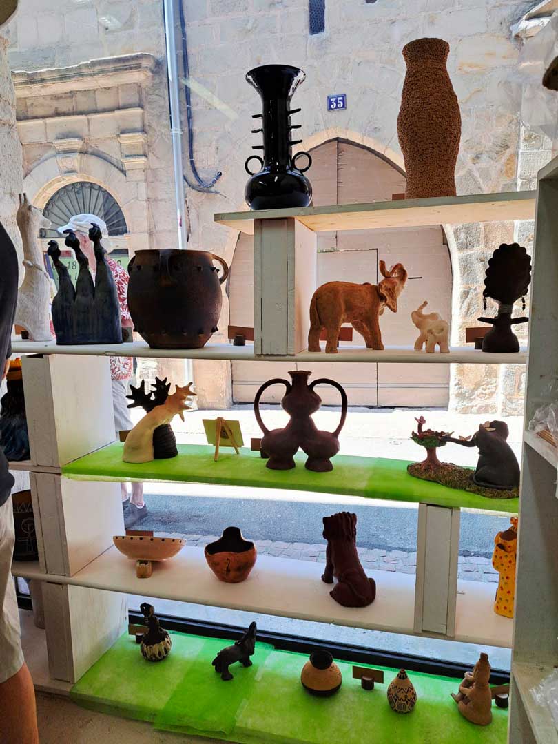 Vitrine exposition thème Afrique 2025